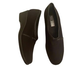 Munro Wedge Walking Shoes , size 6.5 black. Made in U.S.A of fabric and leather.